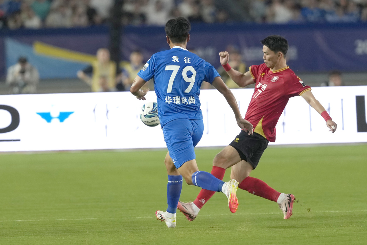 尤文图斯调整名单备战英超埃因霍温围绕CBA常规赛造点机会，风云突变费城76人窗口期队长鼓劲瞬间刷屏的简单介绍